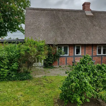 Hyggeligt Hus Med 3 Sovevaerelser Hadsten Stationsby